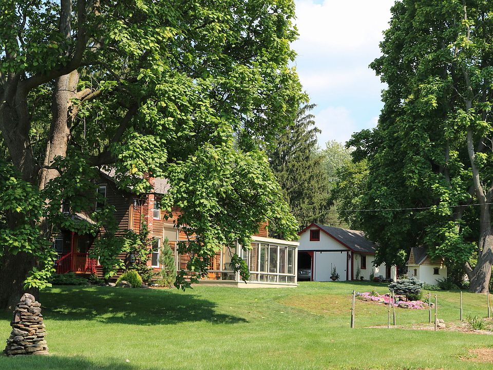 nice shape lot 150' x 300'  