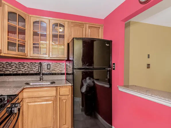 1035 Bryant Avenue image 8 of 37