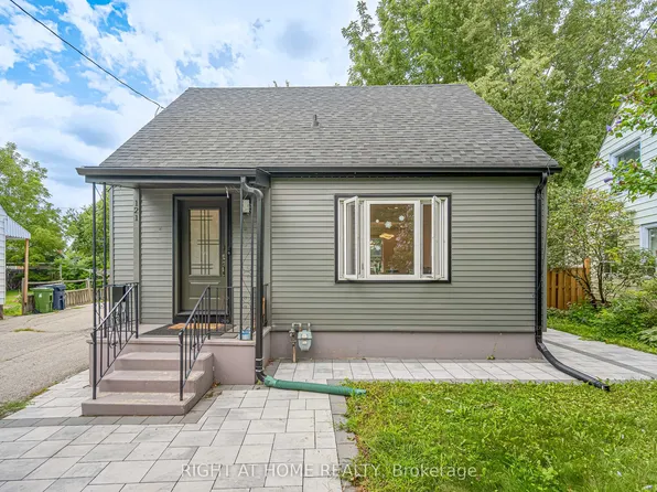 121 Hearst Cir, Toronto, ON M6M 2V4