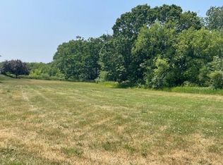 16340 Lake Forest Dr, Fenton, MI 48430