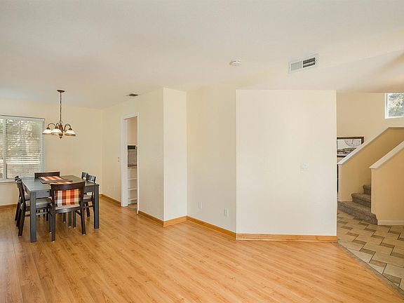 4th image of 1458 New England Ct