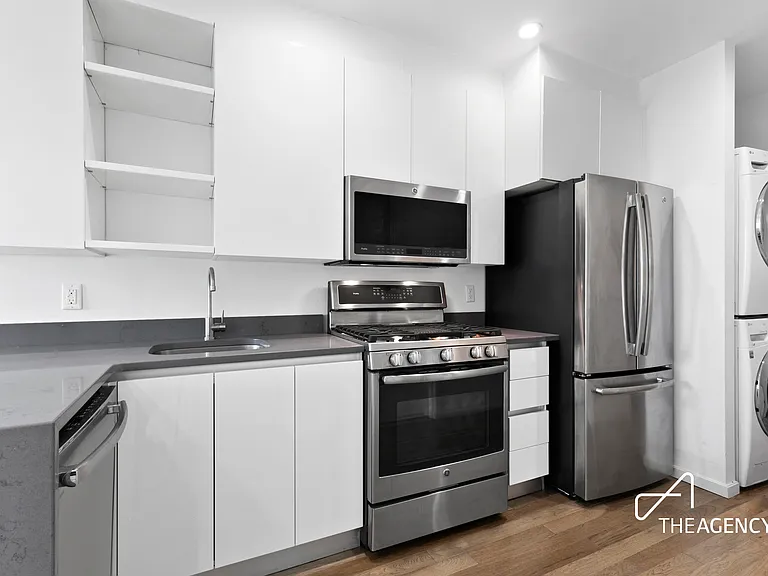1992 3rd Ave #7B — Photo 2