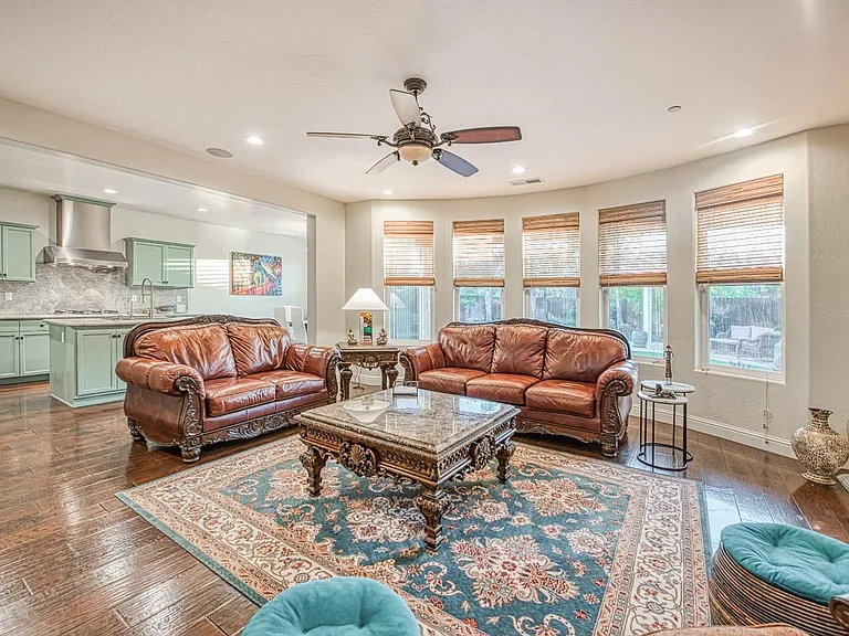 10509 N Sierra Vista Ave — Photo 24