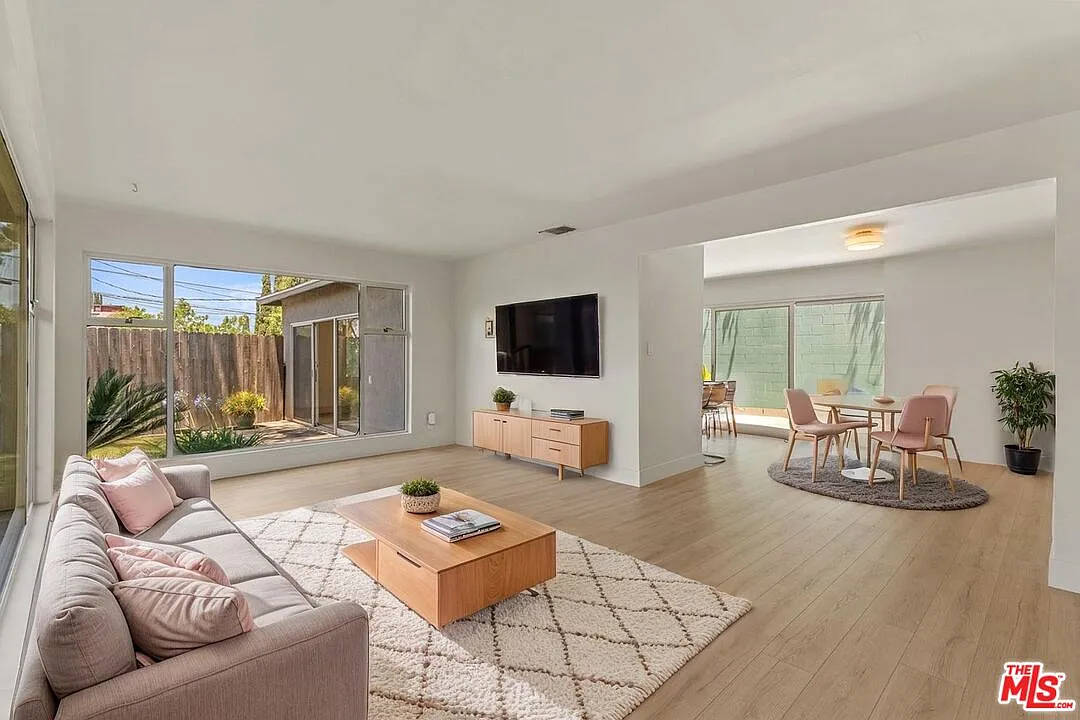 2 bed, 1.0 bath, 1340 sqft, $5,595 — Photo 4
