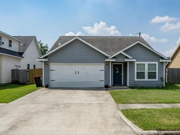 2111 W Gulf St, Baytown, TX 77520