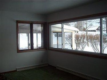 5th image of 653 Northeast Ave