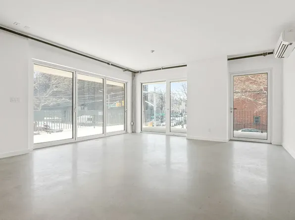 651 New York Avenue image 2 of 9