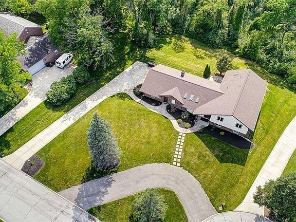 3rd image of 6521 Cedarview Ct