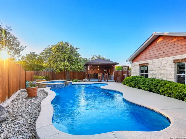 158 Center Point Dr E, Center Point, TX 78010