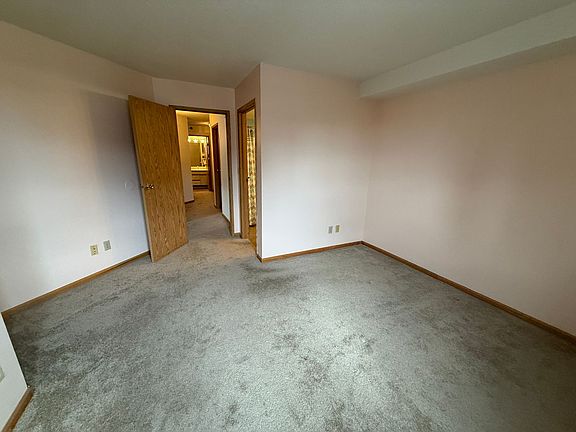 5th image of 78 10th St E Unit 401