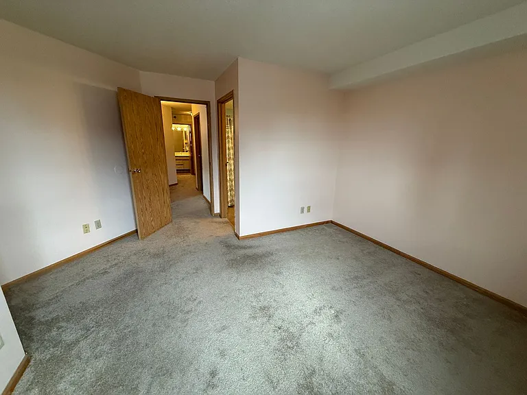 78 10th St E #401 — Photo 5