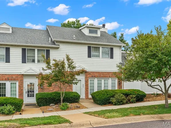 212 Carriage Ct, Washington, MO 63090