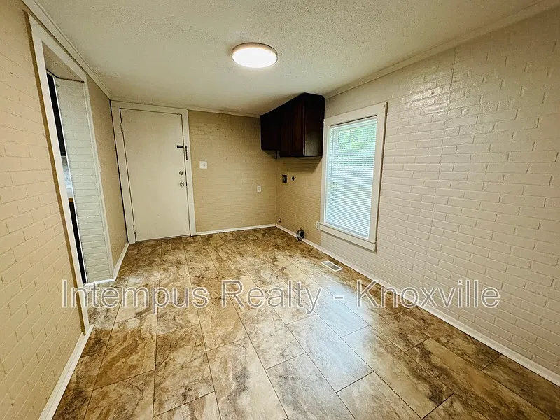 3 bed, 1.0 bath, 945 sqft, $1,410 — Photo 4