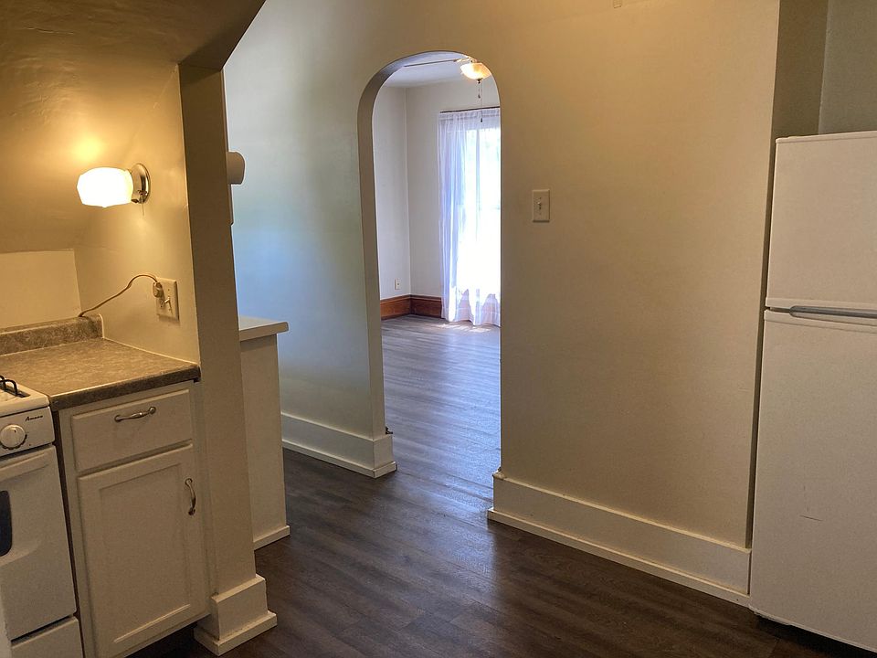 kitchen, doorway to living room