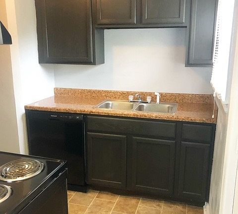 4th image of 2021 Glenridge Dr