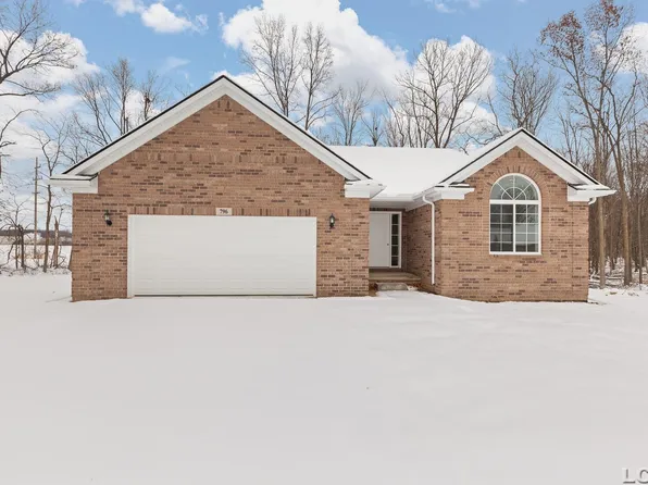 796 War Bonnet Dr, Tecumseh, MI 49286