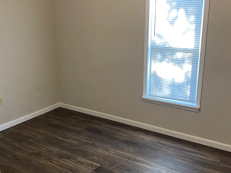 209 E Washington St — Photo 12