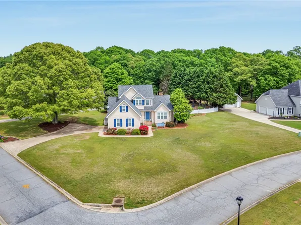 204 Huddersfield Dr, Piedmont, SC 29673