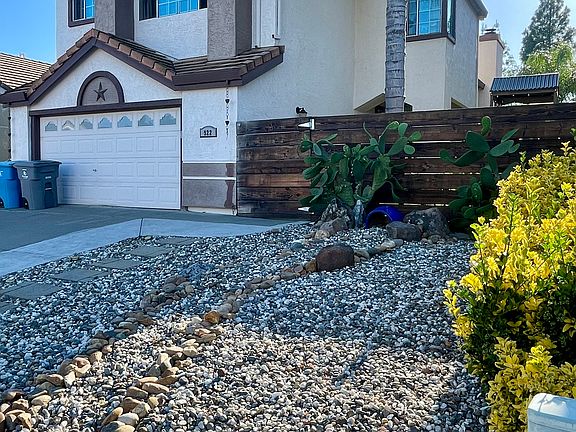 2nd image of 922 Clifton Ct
