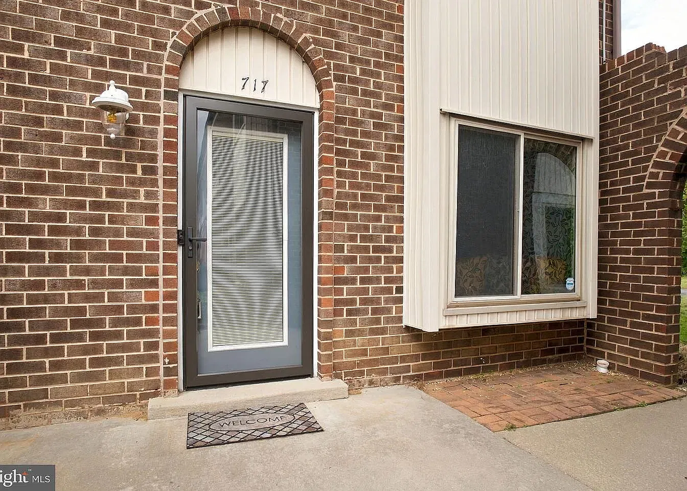 3 bed, 1325 sqft, $2,000 — Photo 1