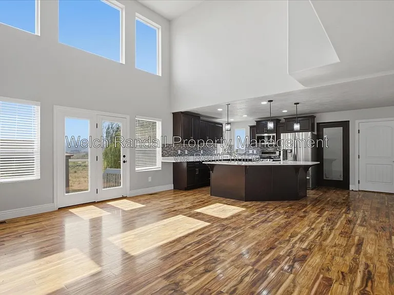 2106 E Sunnyvale Dr — Photo 5