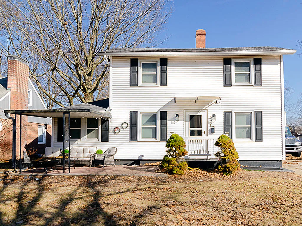 327 E Belle Ave photo 1
