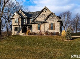 6834 Grover Station, Bettendorf, IA 52722