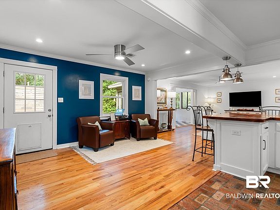 5th image of 401 Camellia Ct