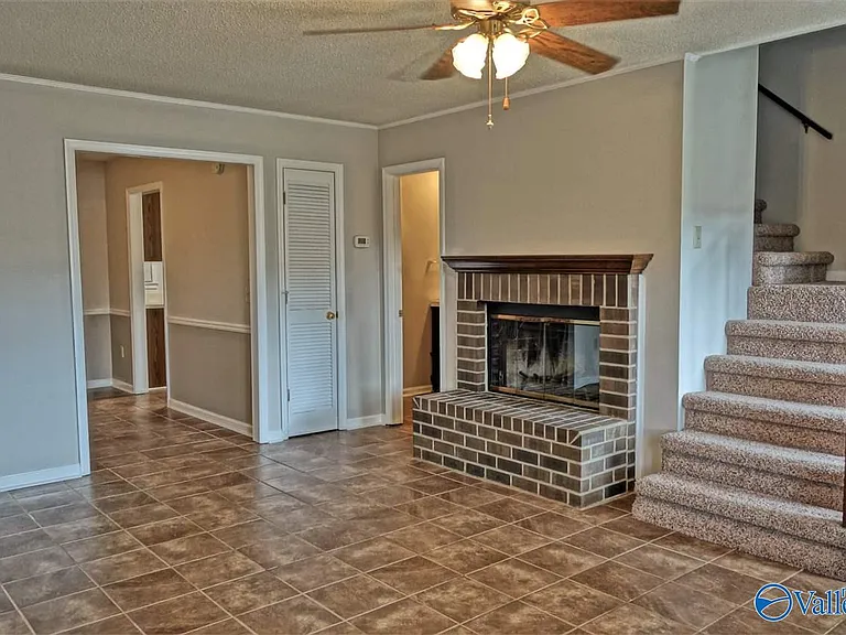 106 Crescent Cir — Photo 3