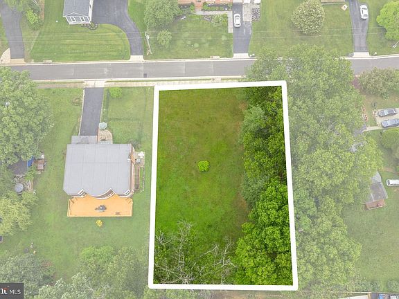 3rd image of E East St #D