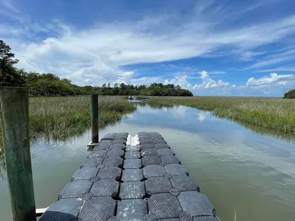 13 Chaplin Garden Ln, Edisto Island, SC 29438