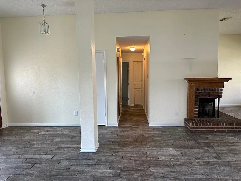 4144 Clary Dr — Photo 9