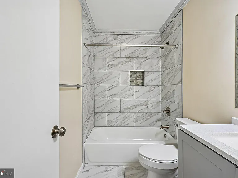 8805 Bolero Ct — Photo 43