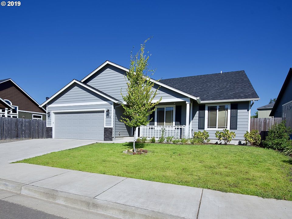 2nd image of 1048 Creswood Dr