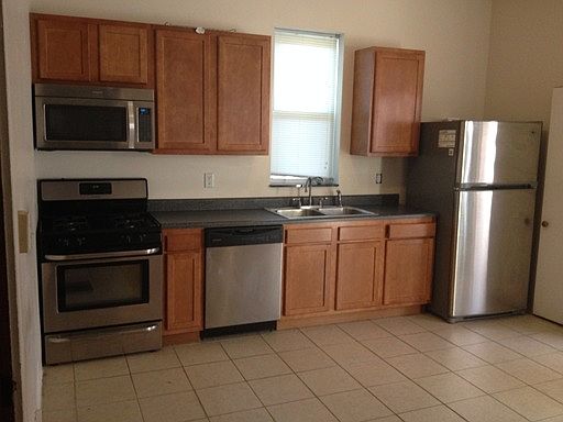 3rd image of 1379 Forsythe Ave