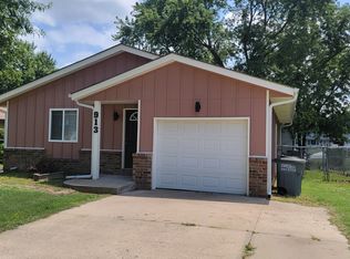 913 Dove Run, Emporia, KS 66801