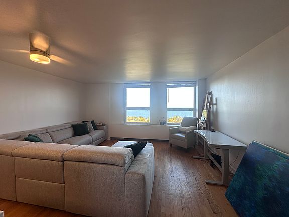 2nd image of 2626 N Lakeview Ave APT 2605