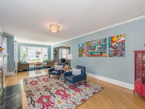 3rd image of 43 Colony Dr E
