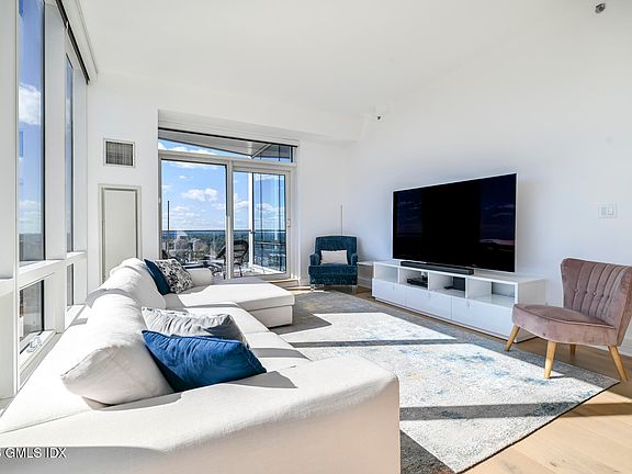5th image of 1 Broad St #Penthouse 33a