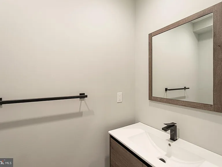 526 Brown St #503 — Photo 5