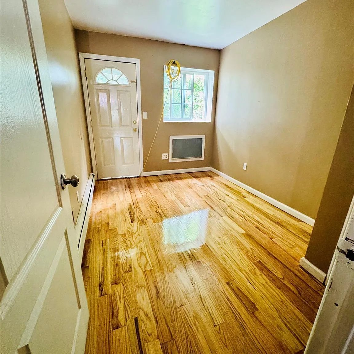 3 bed, 1.5 bath, 960 sqft, $3,000 — Photo 2