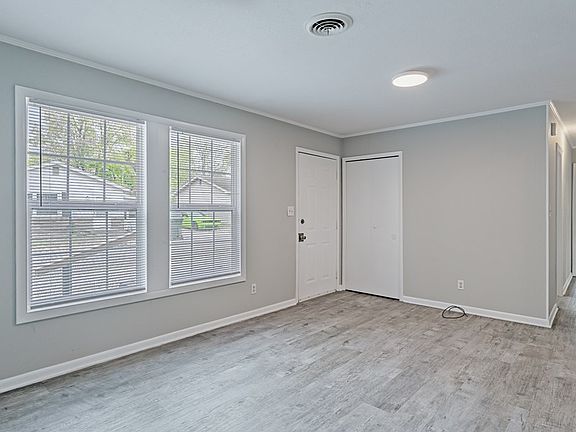 5th image of 534 Thompson Ave