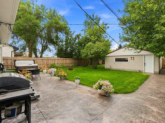 5th image of 11840 Saint Albert Trl NW