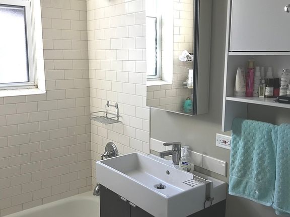 5th image of 1714 W Leland Ave #1F