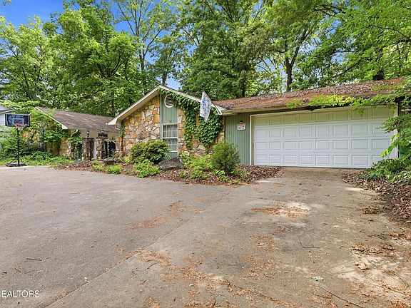 3rd image of 7941 Castlecomb Rd