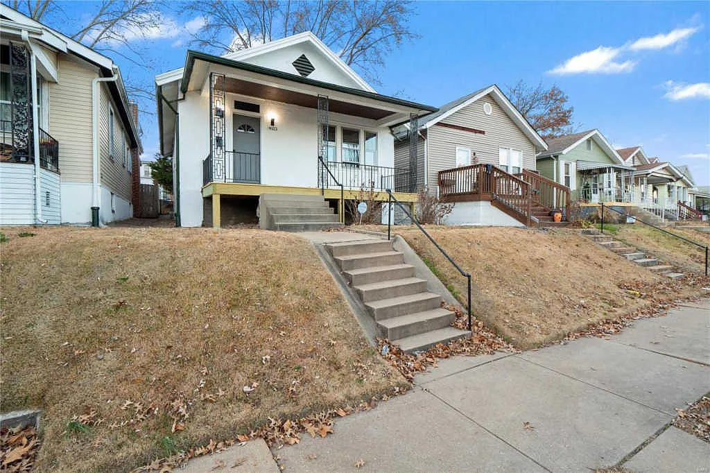 4623 Ray Ave photo 1