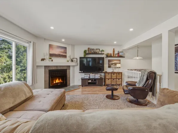 7467 Prospect St #2, Pemberton, BC V0N 2L1