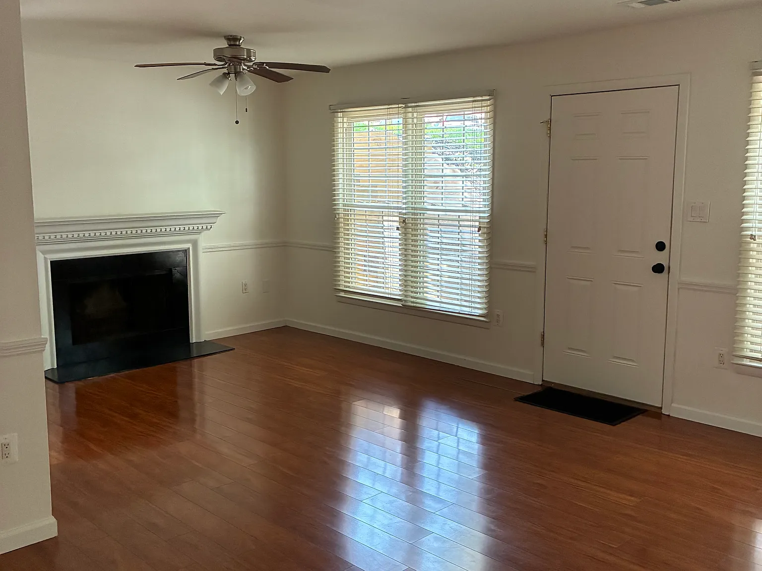 2 bed, 910 sqft, $2,000 — Photo 3