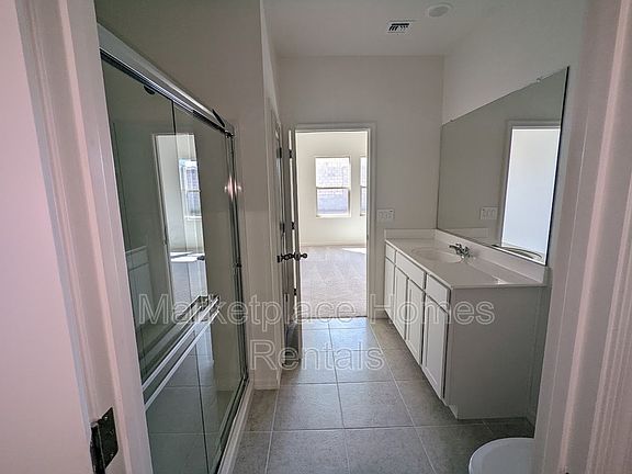 5th image of 4924 N 194th Dr
