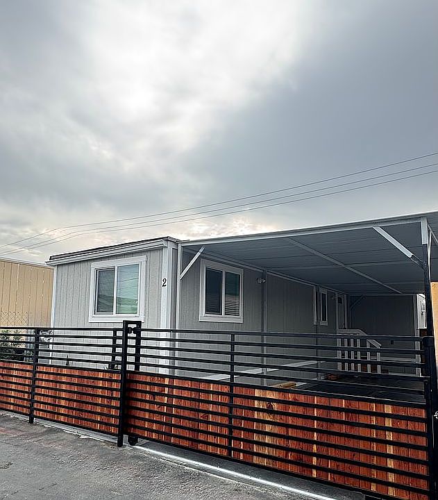 1st image of 529 E El Segundo Blvd #2